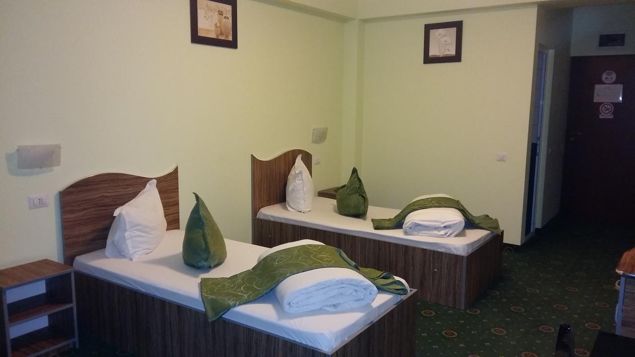 Hotel Corneliuss Galaţi Екстериор снимка